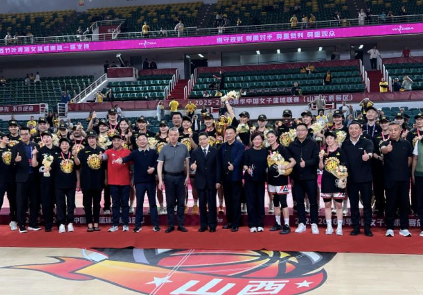 开云体育app-四川女篮74-65山西女篮4年3夺WCBA总冠军，李缘当选FMVP